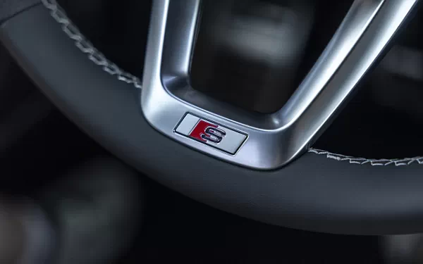 Cars wallpapers Audi SQ8 TFSI quattro (Chili Red Metallic) US-spec - 2025