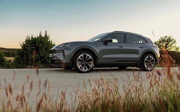 Cars wallpapers Porsche Cayenne Electric - 2026